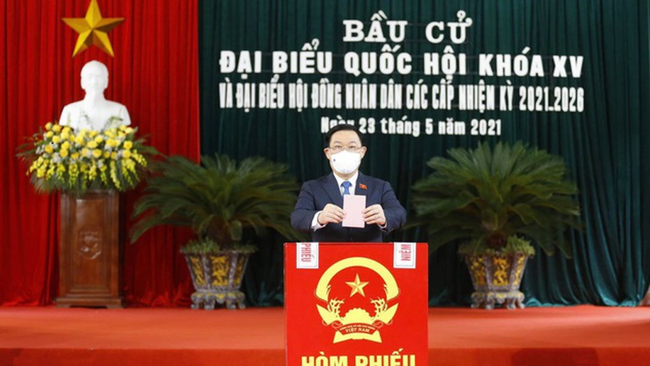 Chủ tịch Quốc hội Vương Đình Huệ trao đổi với báo chí tại khu vực bỏ phiếu số 1, đơn vị bầu cử số 3, Thành phố Hải Phòng - .: VGP News :. BÁO ĐIỆN TỬ CHÍNH PHỦ NƯỚC CHXHCN VIỆT NAM